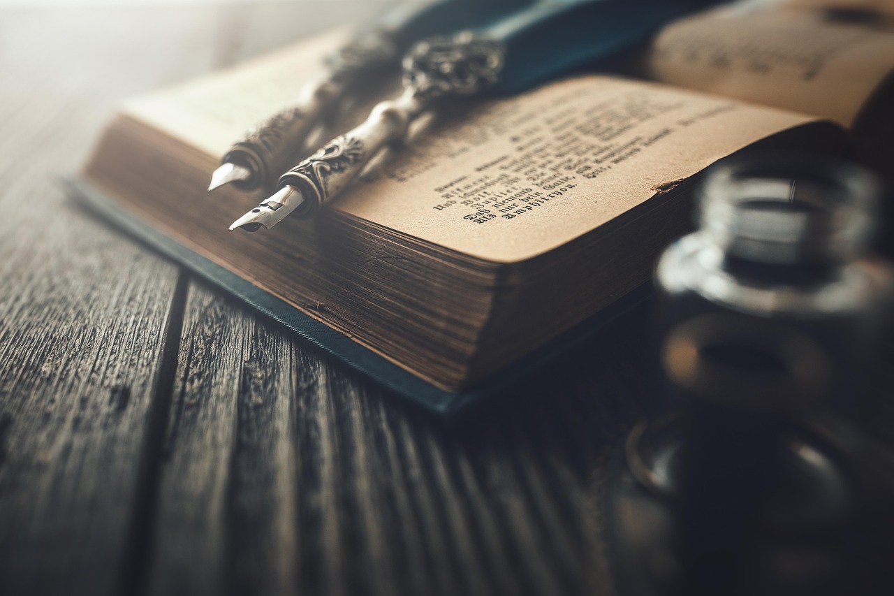 Ghostwriter : le guide complet pour comprendre, choisir et travailler avec un prête-plume 2 calligraphy, story, ink, feather, a book, vintage, old, wood, fairy tale, author, writer, diary, story, story, story, story, author, author, writer, writer, writer, writer, writer, diary